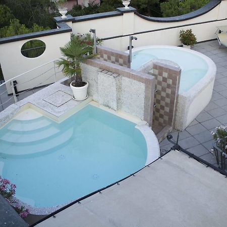 Hotel Enrichetta デセンツァーノ・デル・ガルダ エクステリア 写真