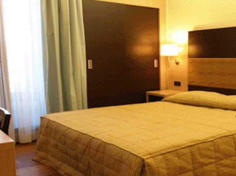 Hotel Enrichetta デセンツァーノ・デル・ガルダ 部屋 写真